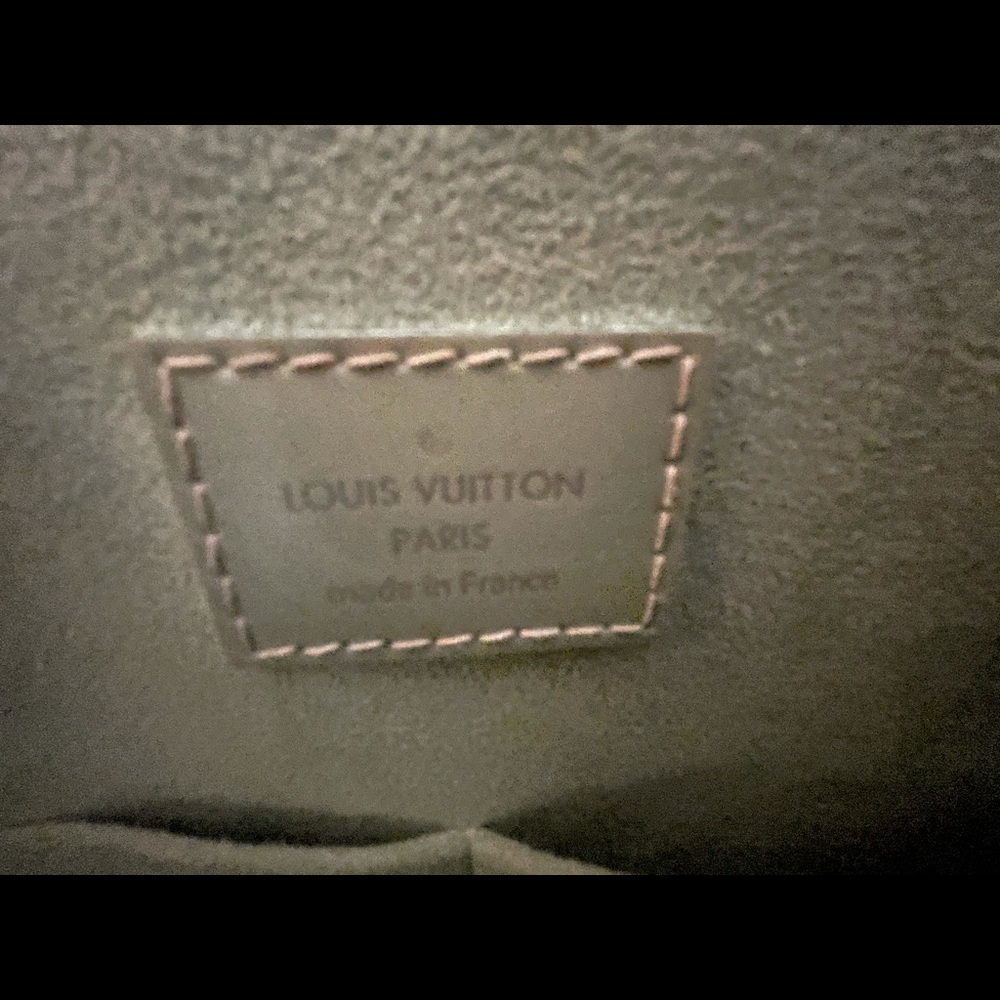 Louis Vuitton Alma - Picture 15 of 16